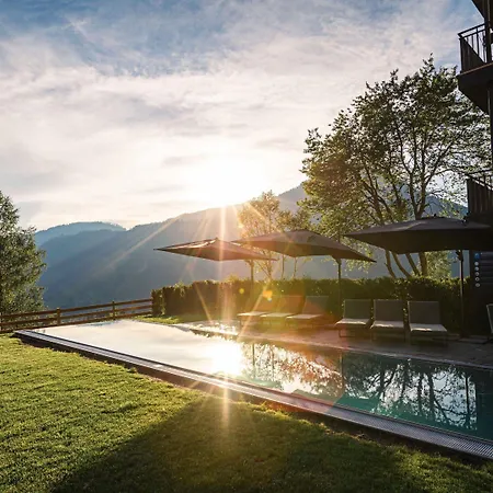 Hotel Lovely With Shared Pool